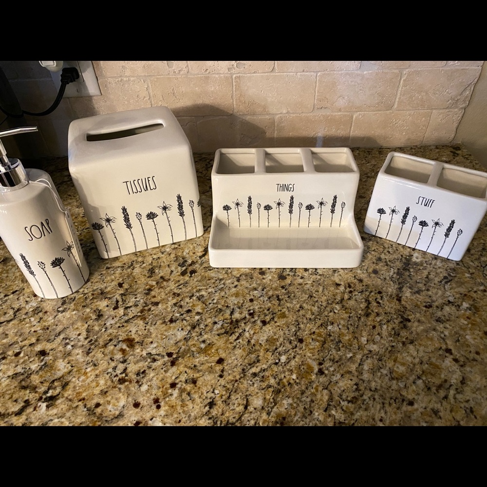 Rae Dunn Floral Bath Set